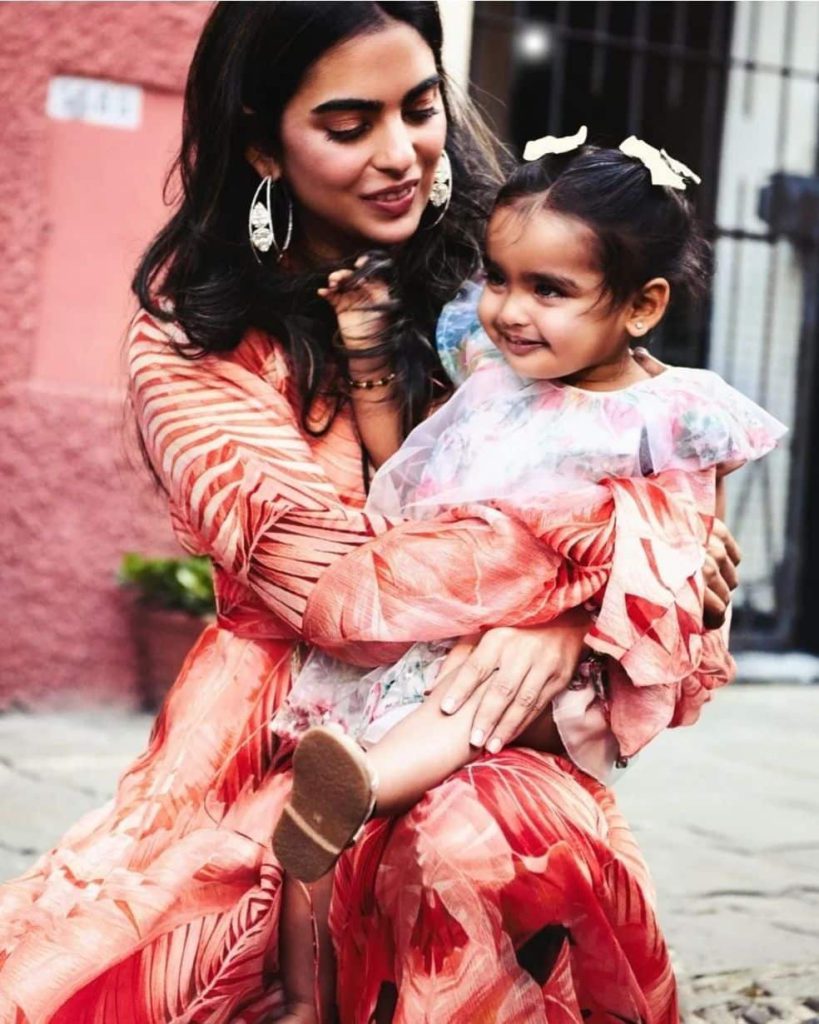 Isha Ambani with daughter