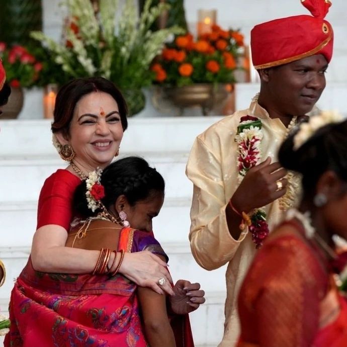 Nita Ambani in red saree for mass wedding