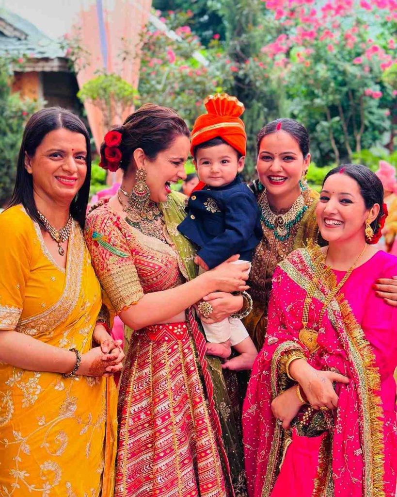 Kangana Ranaut with sister Rangoli and Cousins