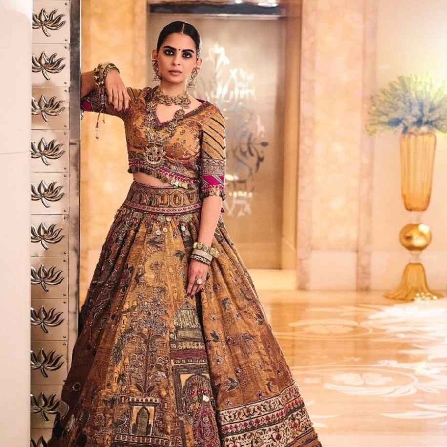 Isha Ambani's Gorgeous Vintage Lehenga for Shiv-Shakti Puja