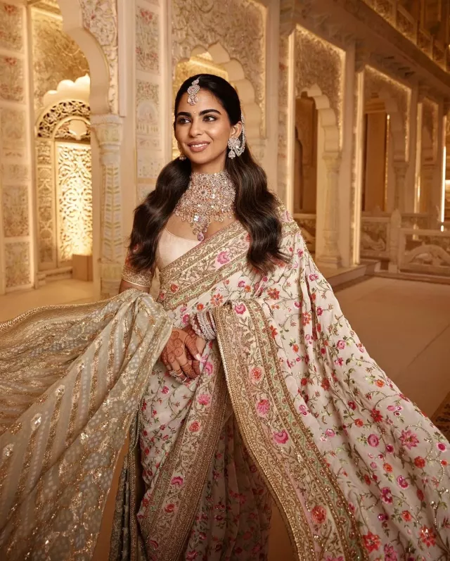 Isha Ambani wearing a multi-hued diamond necklace 