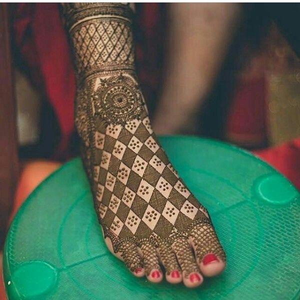 Contemporary mehendi design