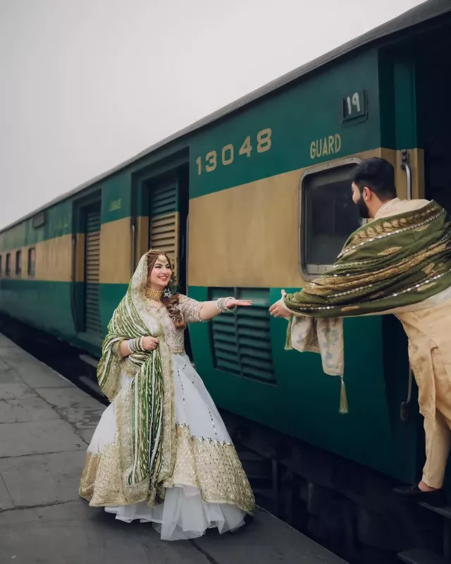 Pakistani bride recreates DDLJ scene