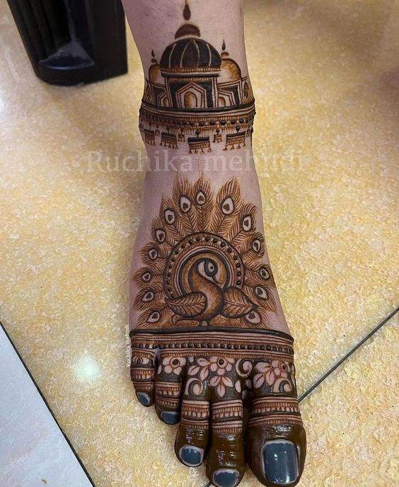 Peacock foot mehndi Design