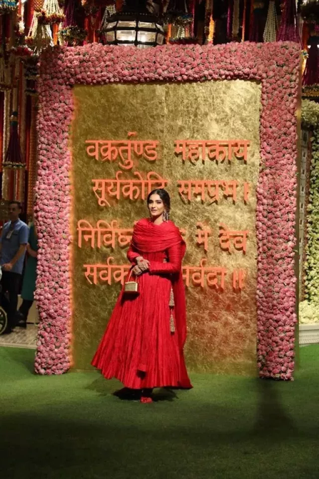 Bollywood Diva- Sonam Kapoor in red Anarkali